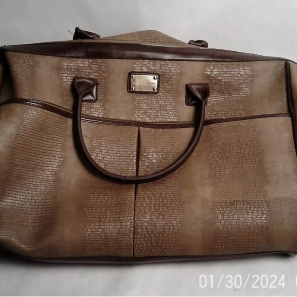 Adrienne Vittadini travel bag